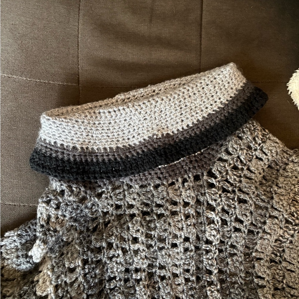 HANDMADE WOOL Grey and black striped crochet woven poncho ONE SIZE ( 1X - 6X ) - Picture 7 of 7